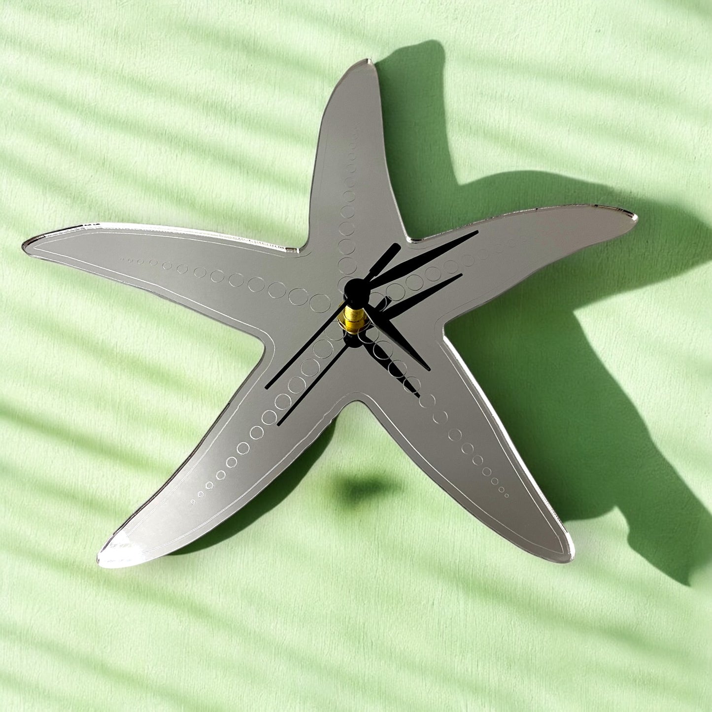 Horloges gravées en forme d'étoile de mer - Plusieurs choix de couleurs