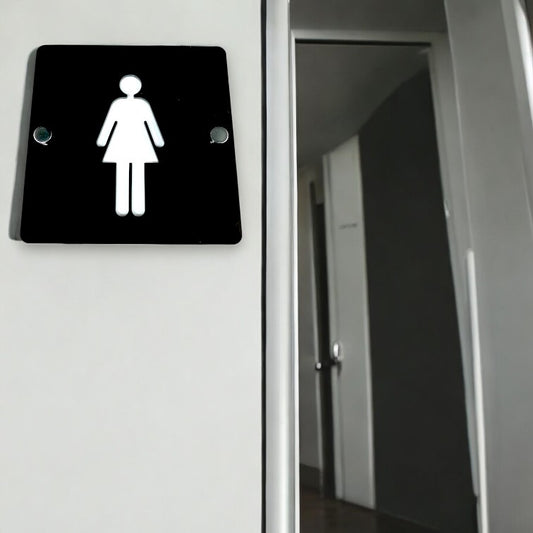 Panneaux ronds ou carrés pour toilettes pour femmes - Couleurs et finitions bois personnalisées, libellés, tailles et formes personnalisés