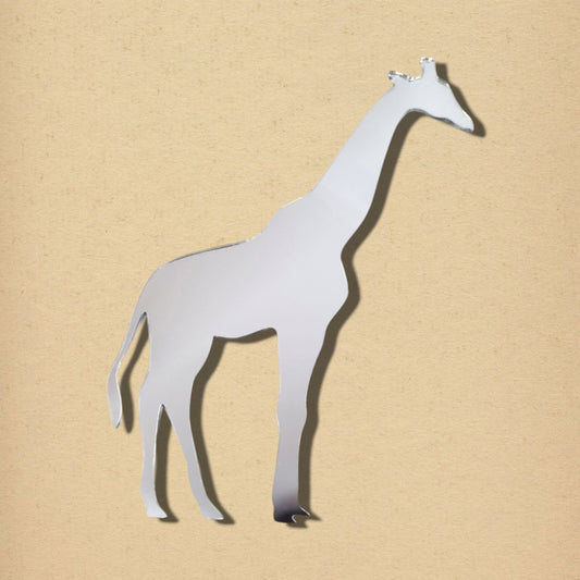 A giraffe-shaped mirror in silver acrylic against a neutral background.