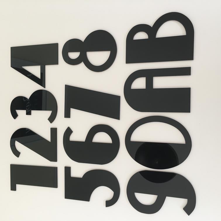 Plaques de maison ovales avec numéro et nom