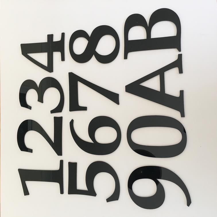 Plaques de maison ovales avec numéro et nom