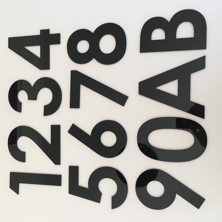 Plaques de maison ovales avec numéro et nom